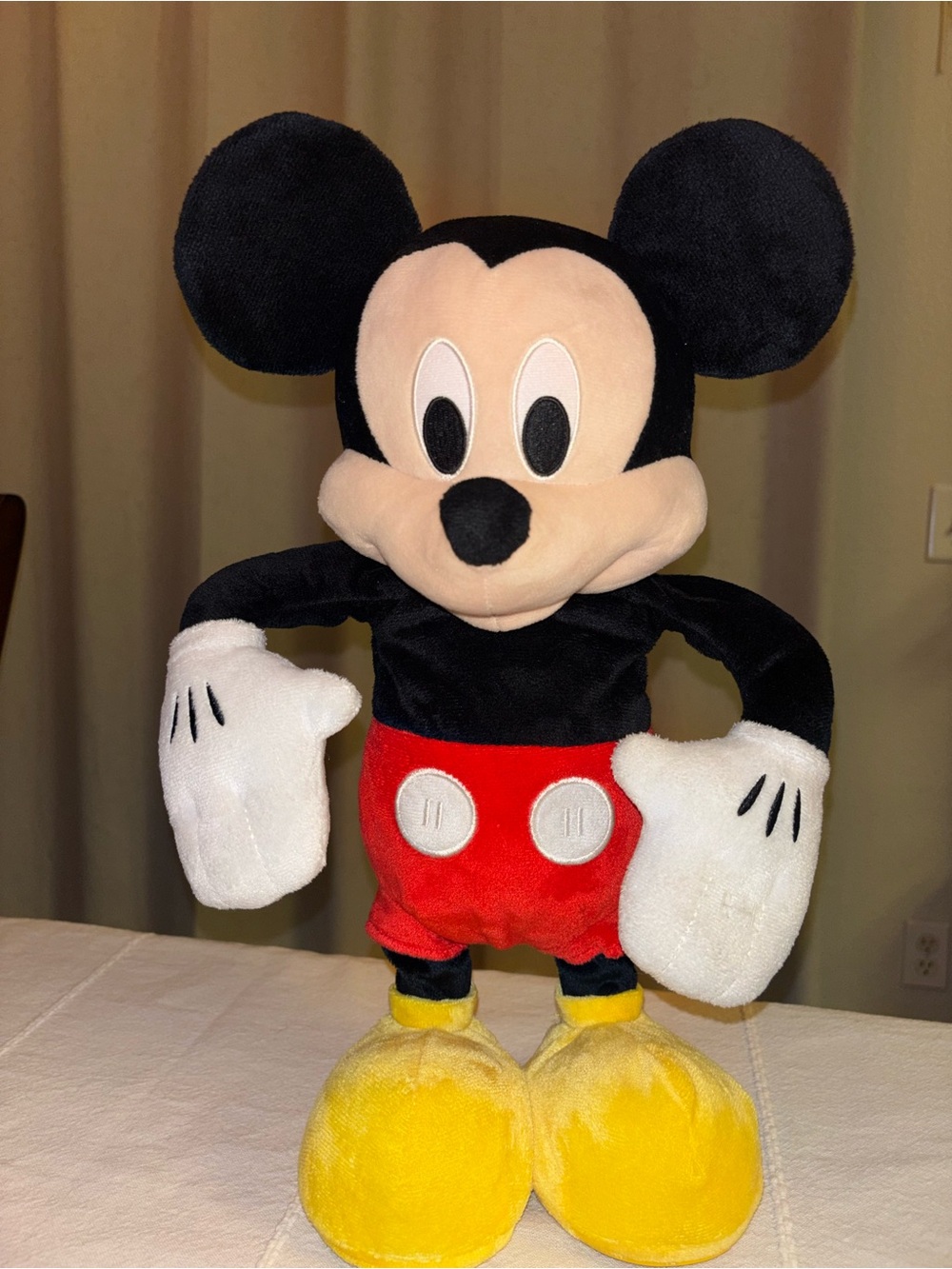 Disney Junior Dancing Mickey Mouse Singing Spins Around Plush Toy